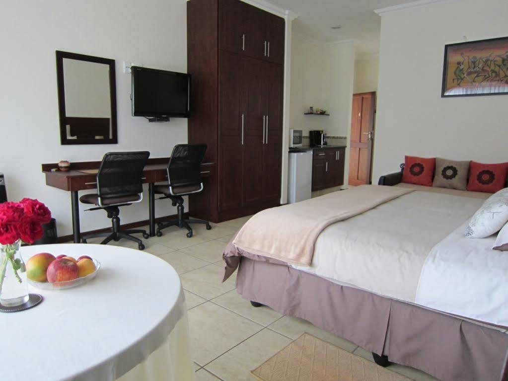Amohela Guesthouse Midrand Exterior foto
